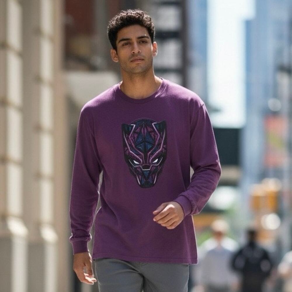 NWT Marvel Avengers Black Panther Geometric Mask Long Sleeve Purple Shirt M